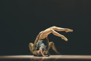 contemporary ballet dancers